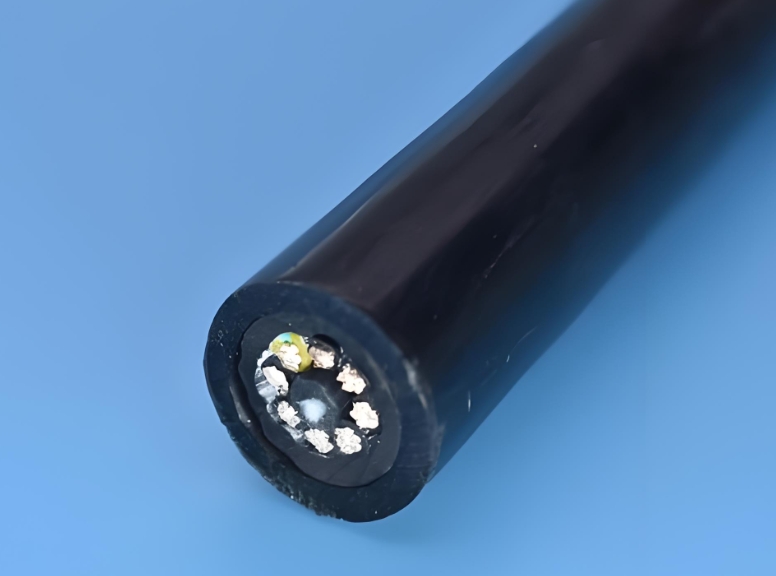 電線(xiàn)電纜在我們的生活中越來(lái)越占有一定的地位.jpg
